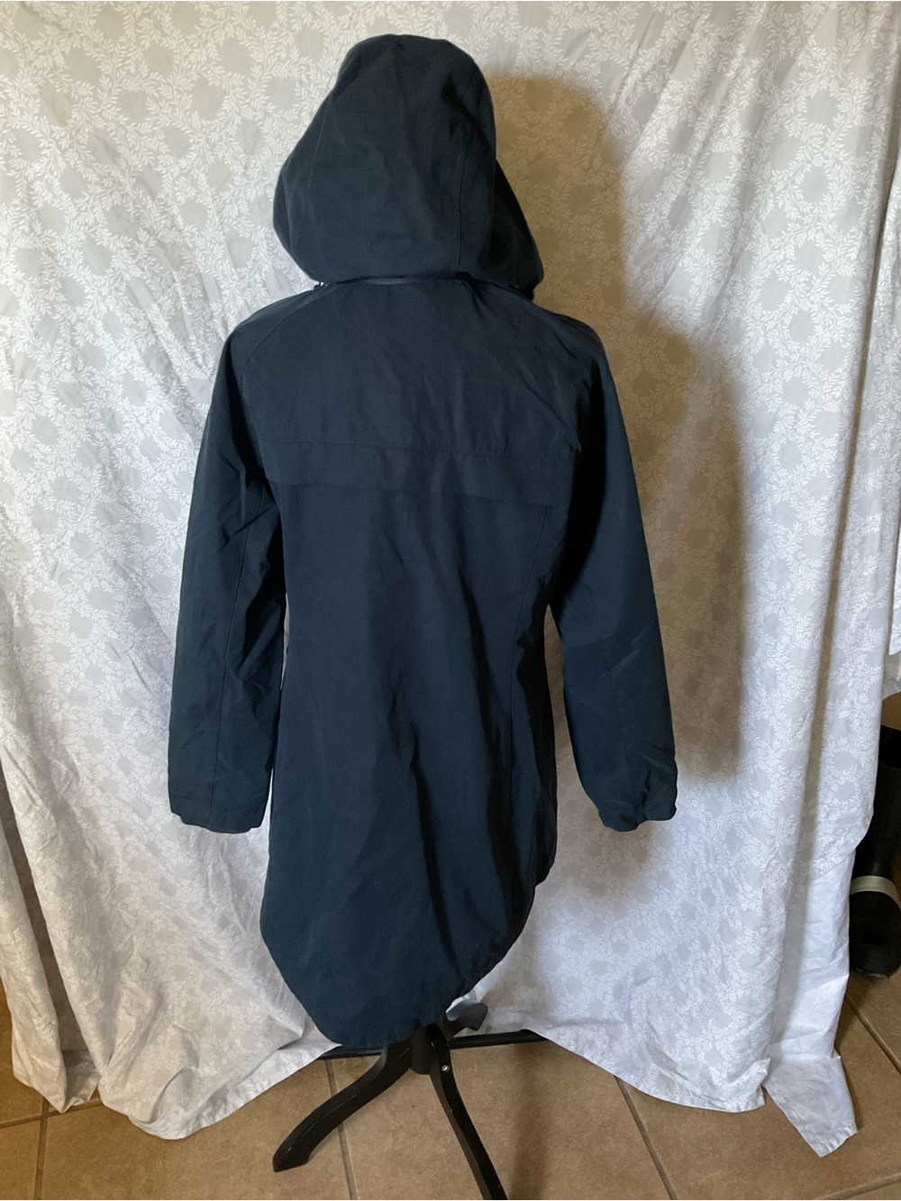 Pendleton Navy Hooded Raincoat with A Plaid Lining - Picture 7 of 11